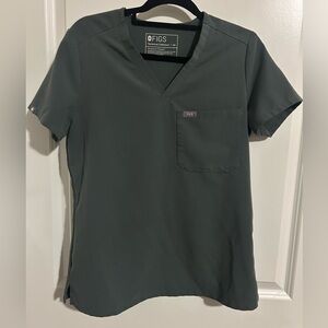 Figs Caterina top and Kade cargo set in bonsai